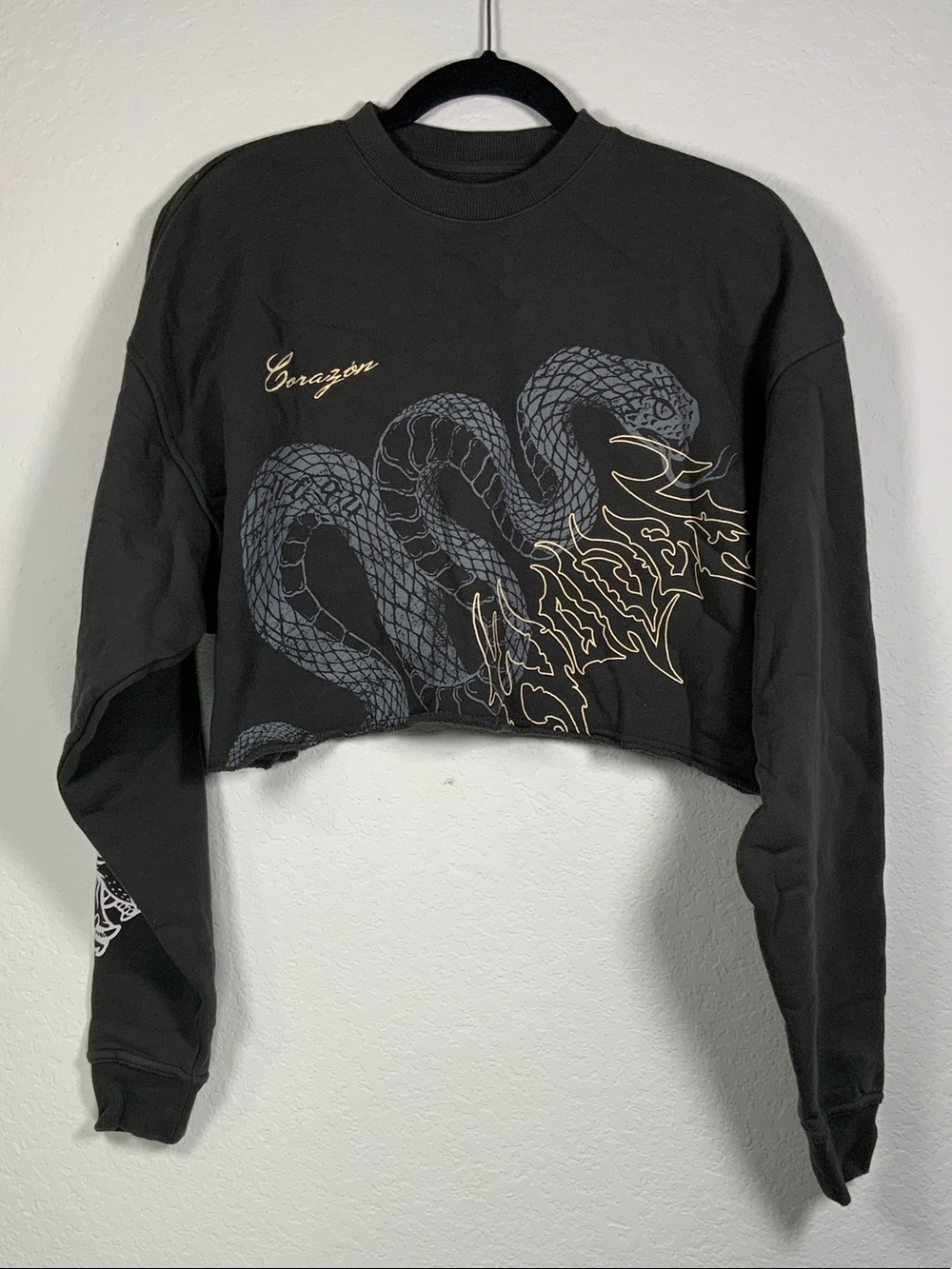 🆕 Darc Sport SHE Corazon Wolves Cropped Crewneck Sweater with Snake Graphic